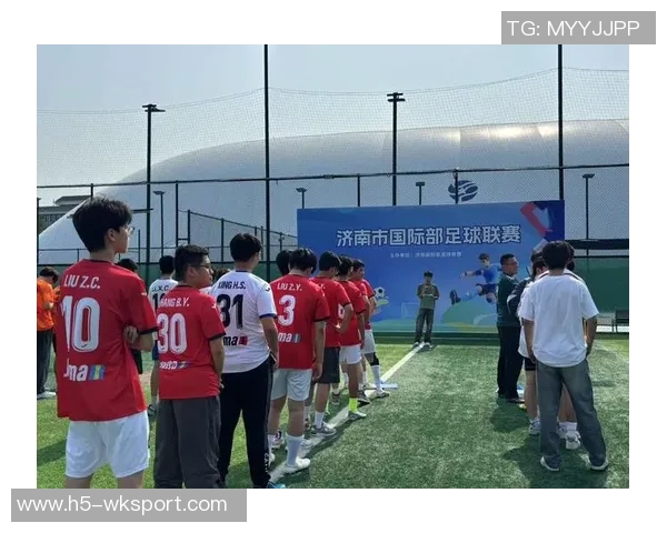 激情四溢的绿茵场上足球比赛的精彩瞬间与感人故事