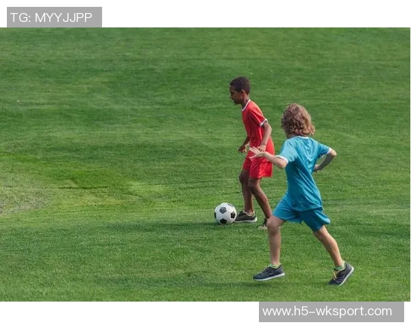 足球作为全球文化的桥梁与文明交流的纽带展现人类共同的激情与团结